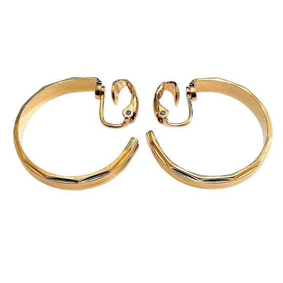 1 1/8" Avon Crimped Hoop Clip On Earrings Gold Tone Vintage Fine Rib Accent Line - Picture 4 of 8